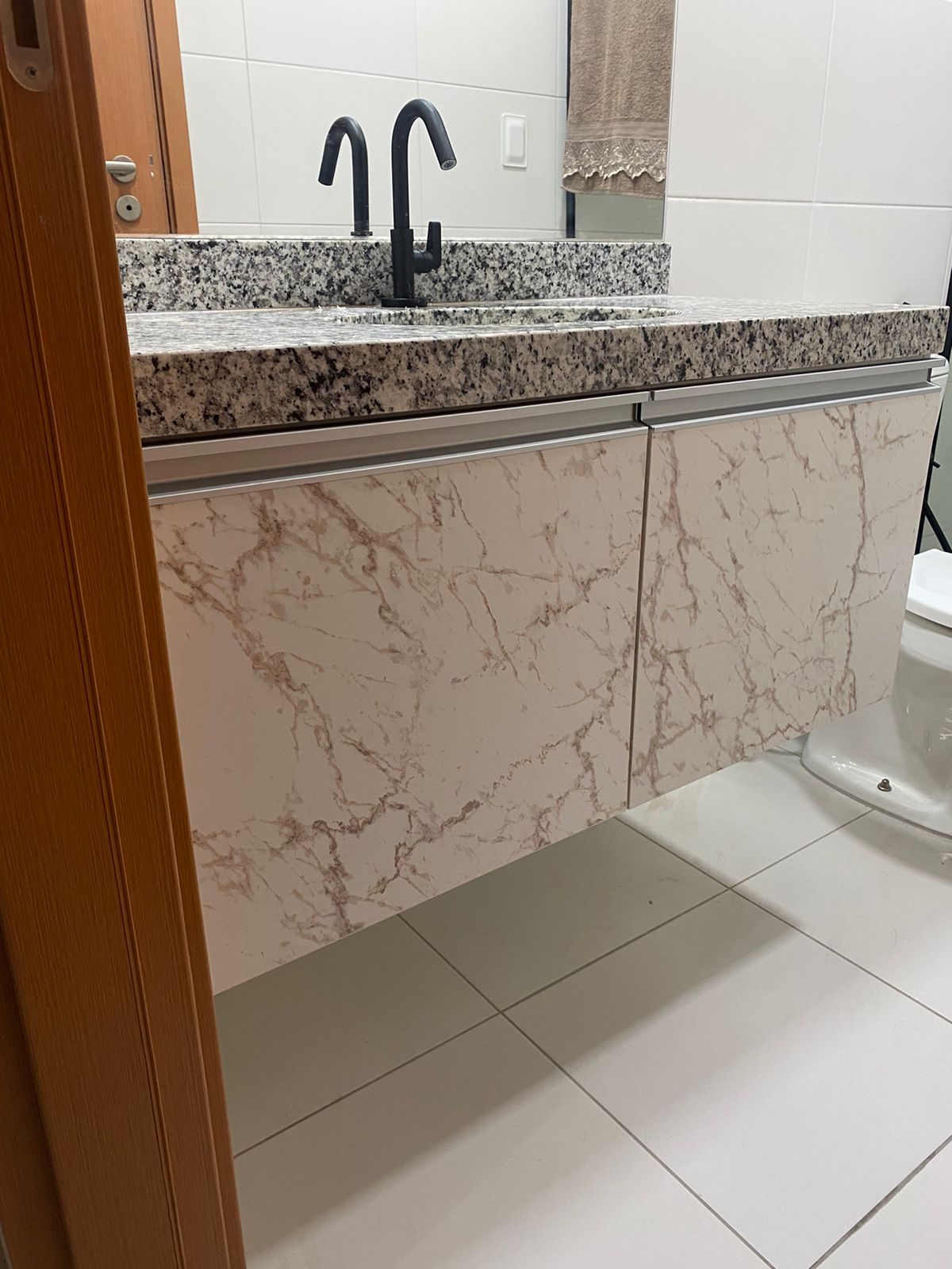 Cozinha e casa de banho com identidade comum — vista 3