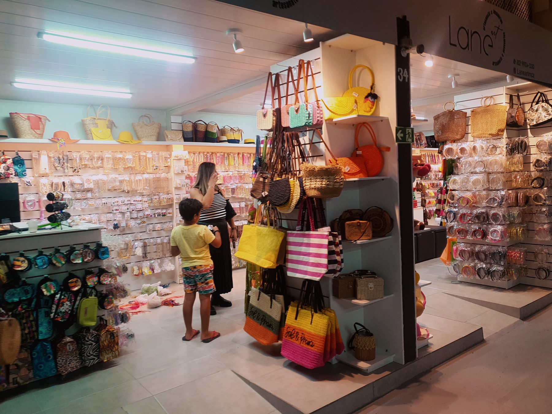 Exposição comercial que trabalha cada parede — vista 3