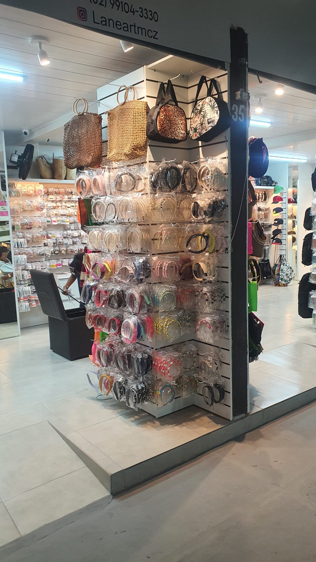 Exposição comercial que trabalha cada parede — vista 4