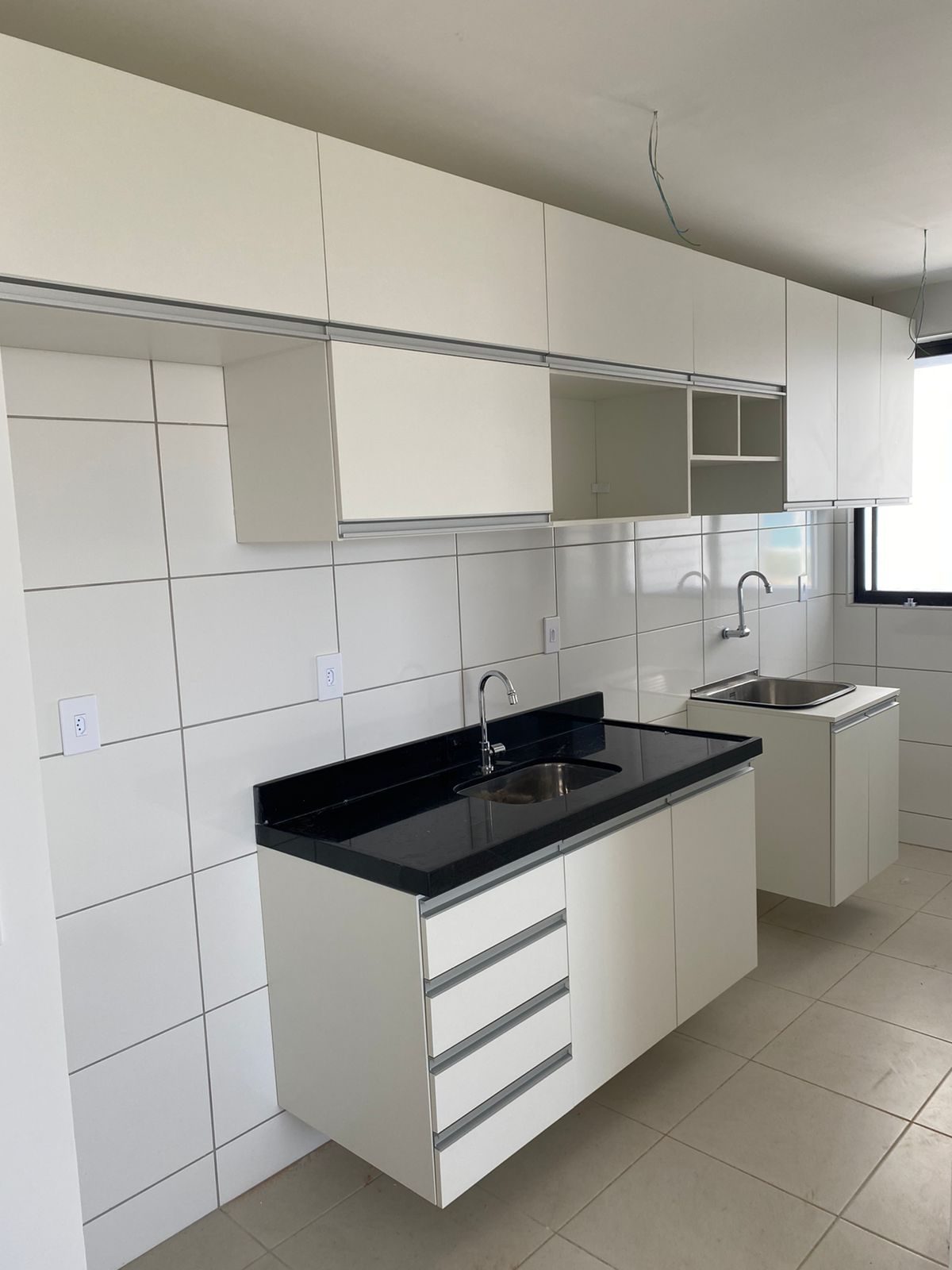 Cozinha compacta com duas zonas de água — vista 2