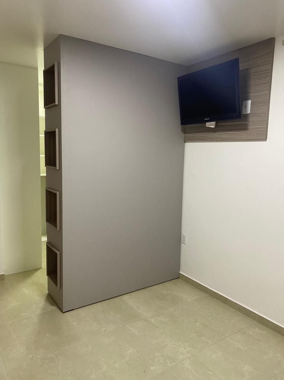 Roupeiros, painéis e apoios num só projeto — vista 4